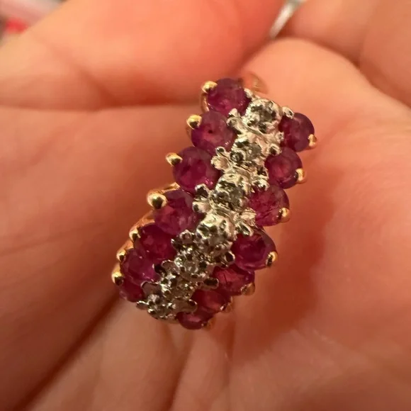 10k solid gold ring with natural rubies and diamonds - Picture 3 of 6